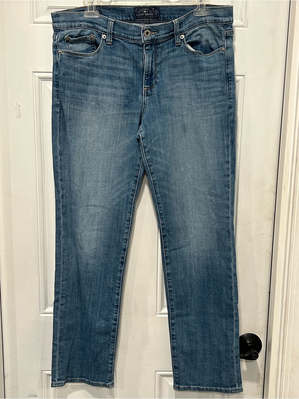 Lucky Brand Woman’s Sweet Straight Mid Rise Jeans Medium Blue Denim Size 14 / 32
